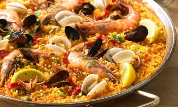 Paella Valenciana (Con Pollo y Conejo)